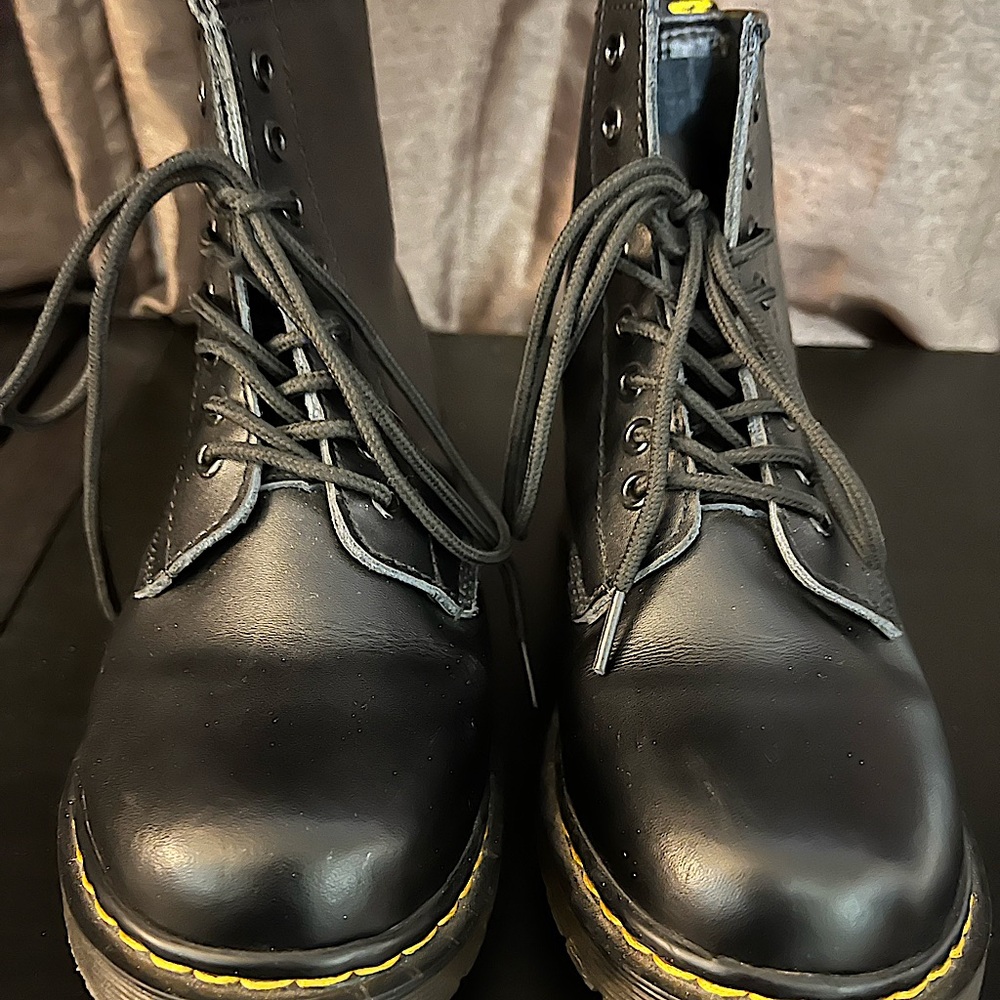 Gently used in very good condition Doc Martens Black 1460s size 7 (UK 5/EU 38).